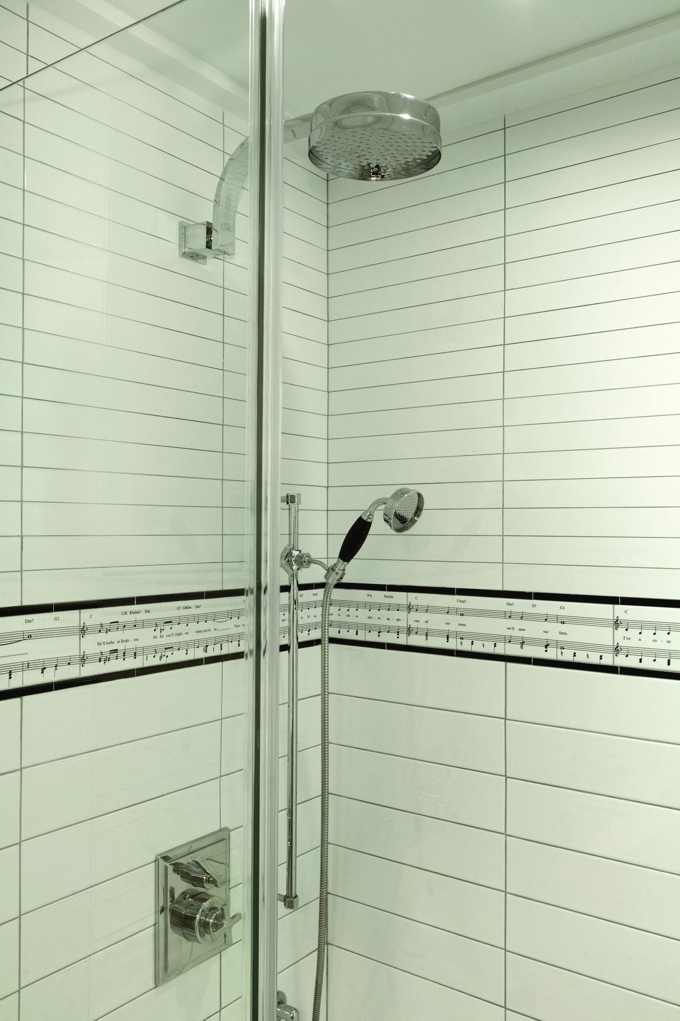 Hotel The Evelyn Nomad New York Esterno foto A shower