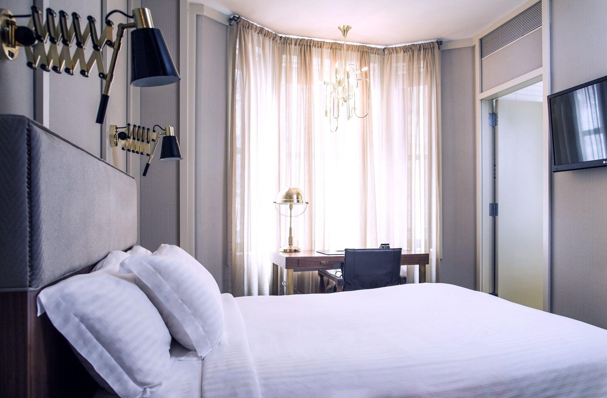 Hotel The Evelyn Nomad New York Esterno foto A room at the hotel