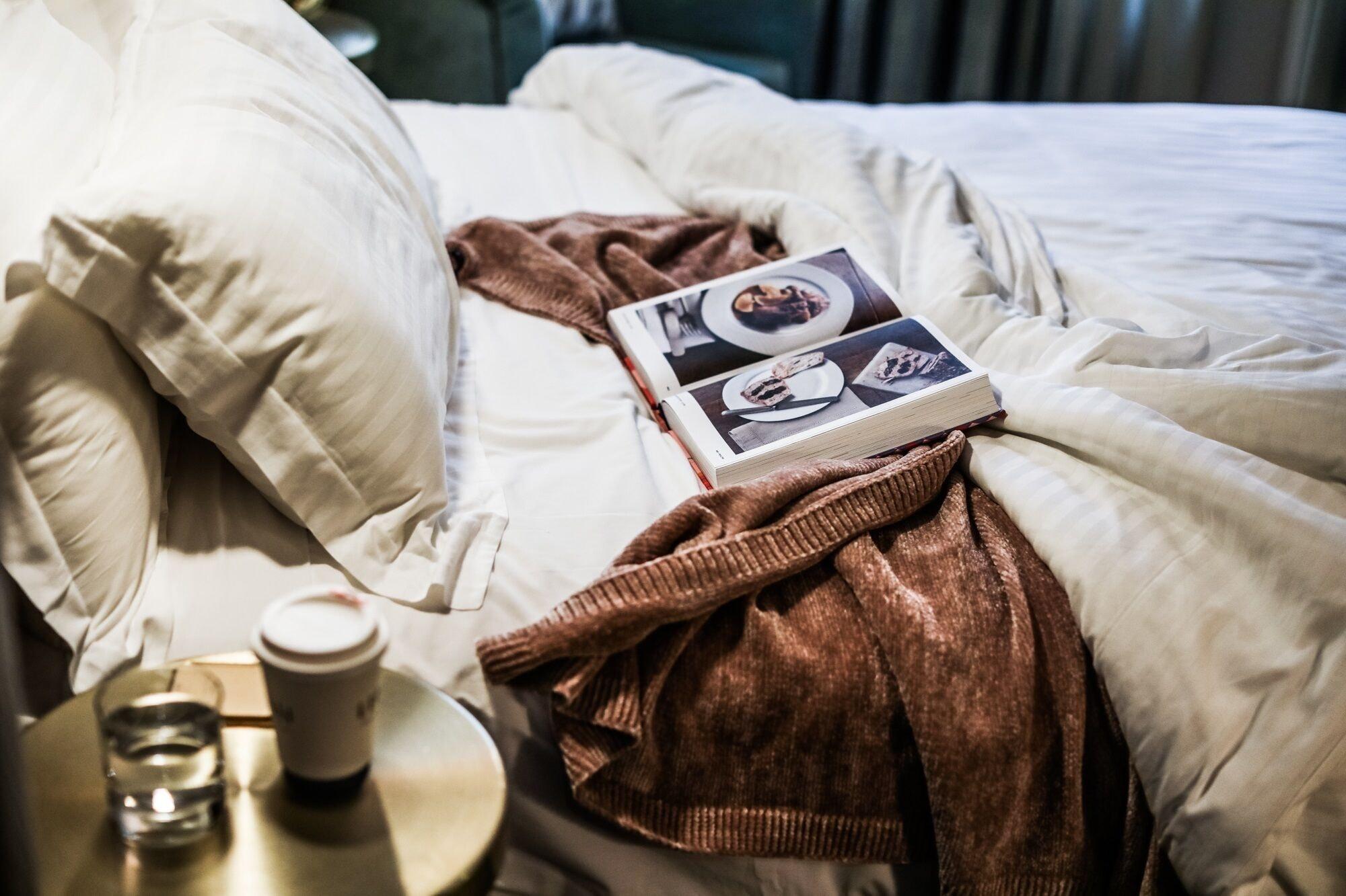 Hotel The Evelyn Nomad New York Esterno foto A bed with a throw