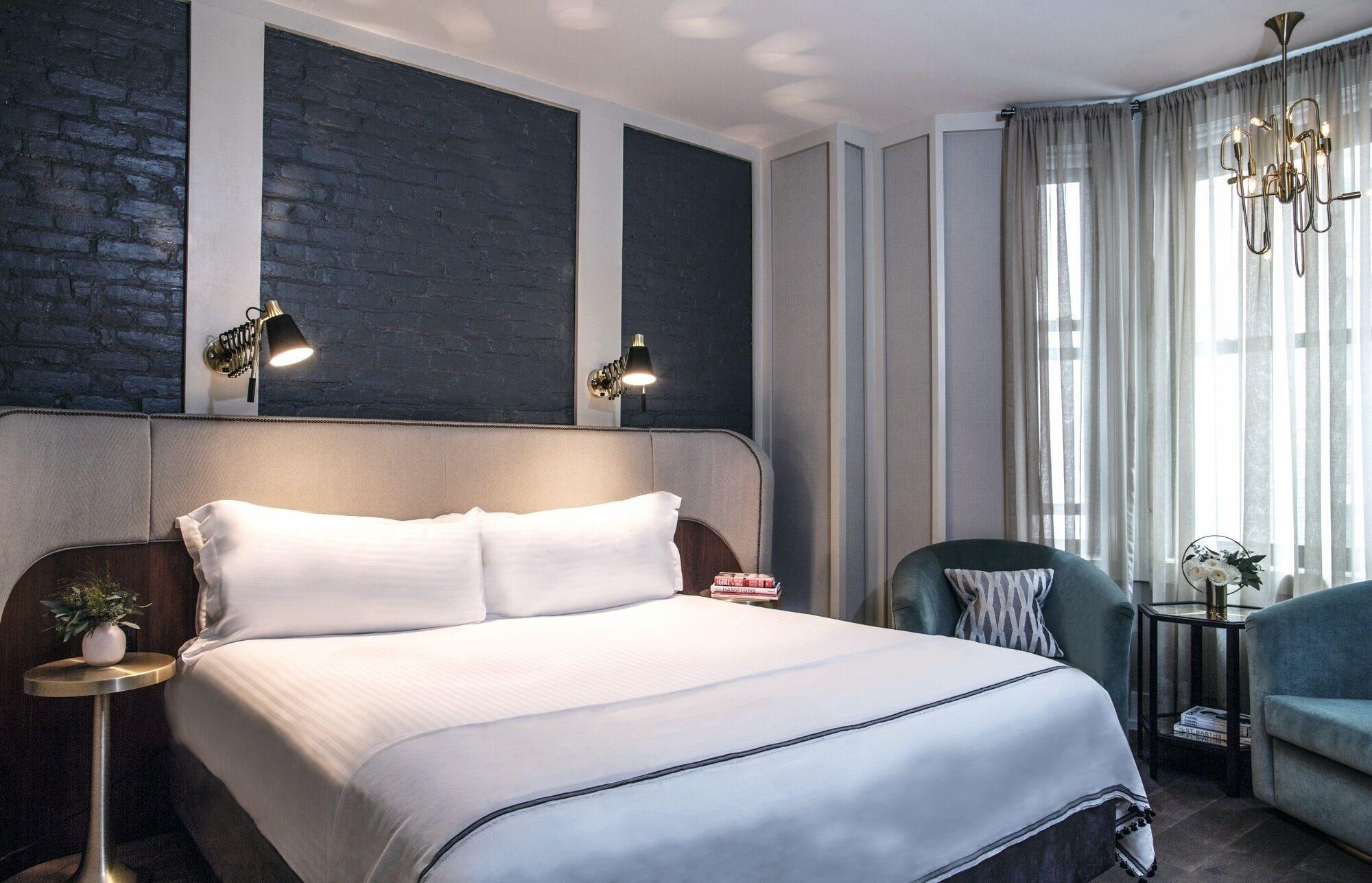 Hotel The Evelyn Nomad New York Esterno foto A bedroom at the London Edition