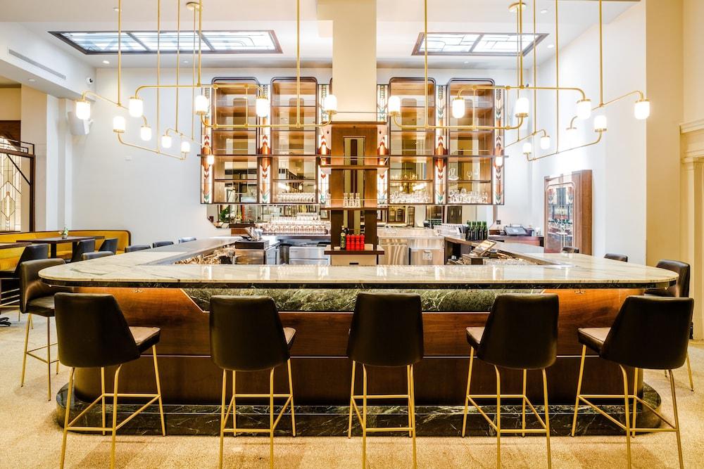Hotel The Evelyn Nomad New York Esterno foto The bar at the restaurant