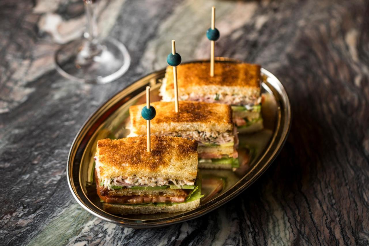 Hotel The Evelyn Nomad New York Esterno foto A club sandwich