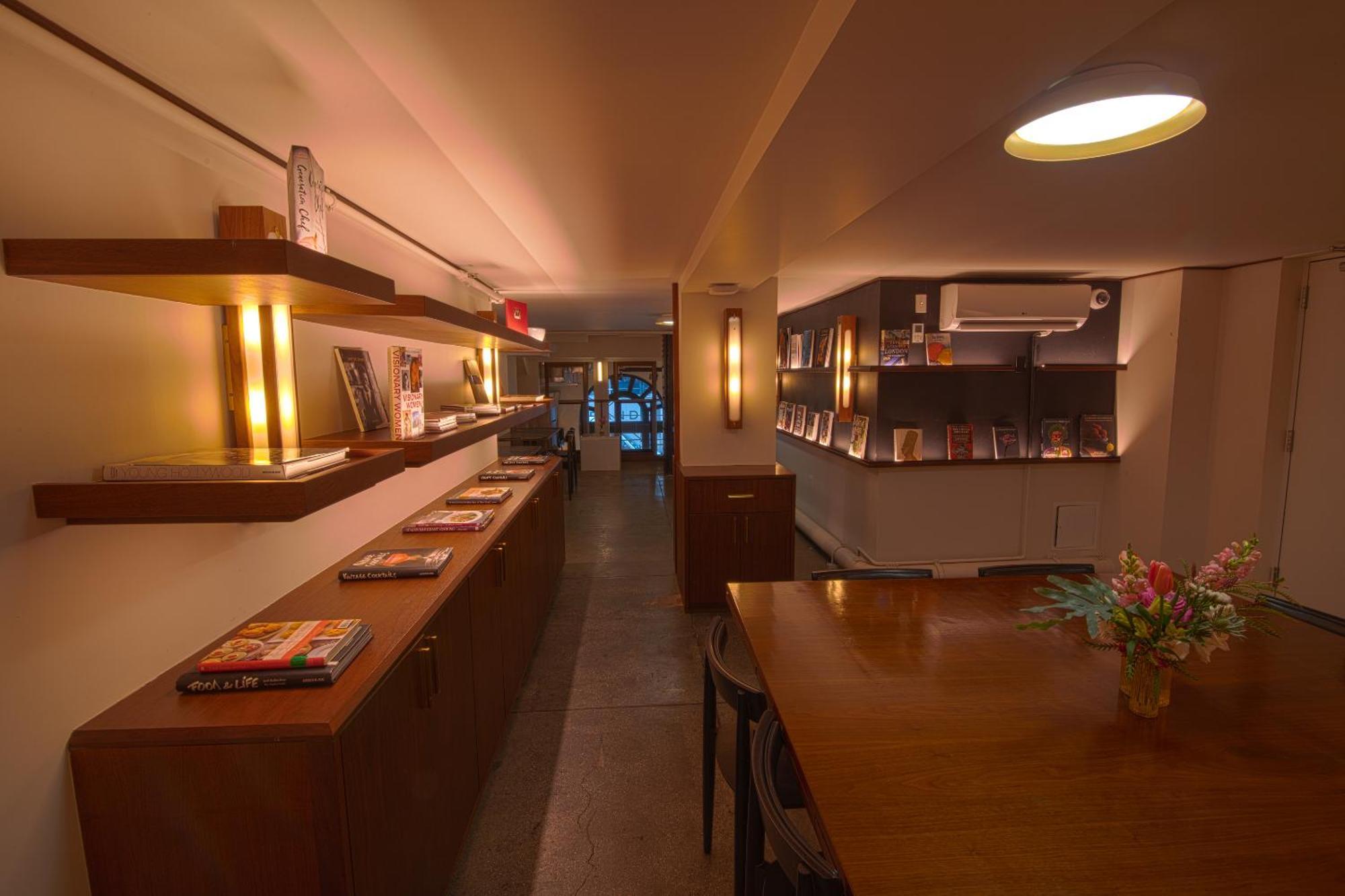 Hotel The Evelyn Nomad New York Esterno foto Interior of the library